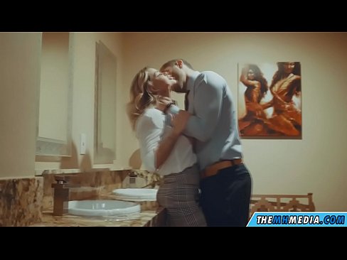 ❤️ Pan fydd melyn busty yn eich hudo mewn ystafell orffwys gyhoeddus ️❌ Fideo rhyw ar porn % cy.villagesexvideos.ru%